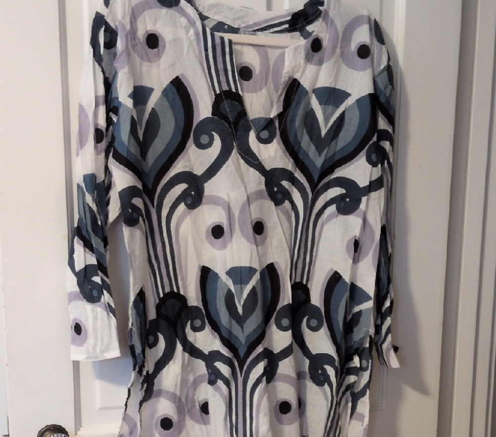 Stylish Women's Top with Abstract Pattern